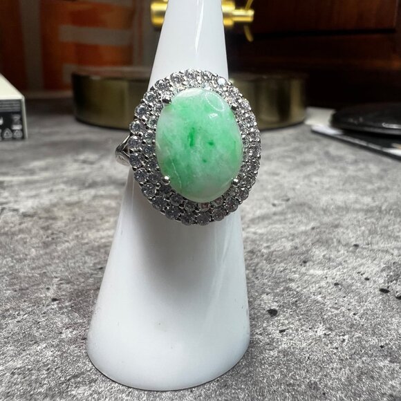 Green Jade gemstone on .025 sterling silver band, size 6 - Picture 2 of 6